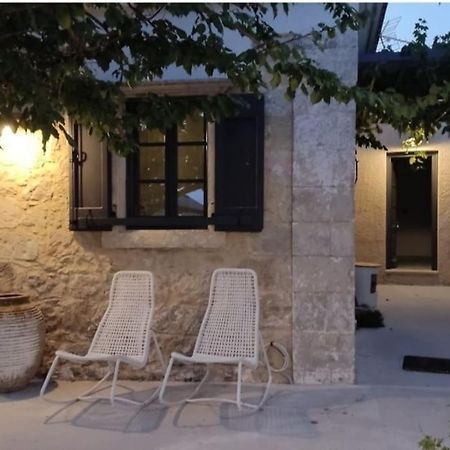 Villa Aiolia Kondoyenadha ภายนอก รูปภาพ