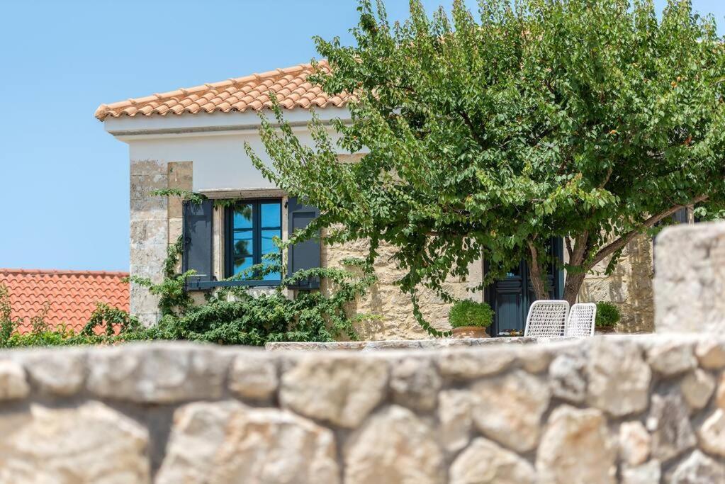 Villa Aiolia Kondoyenadha ภายนอก รูปภาพ