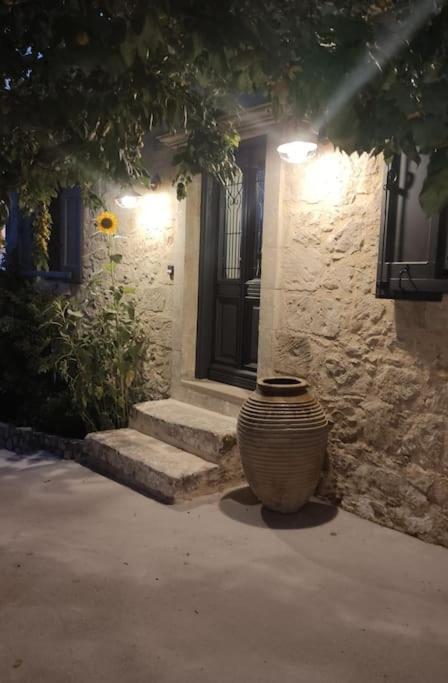 Villa Aiolia Kondoyenadha ภายนอก รูปภาพ