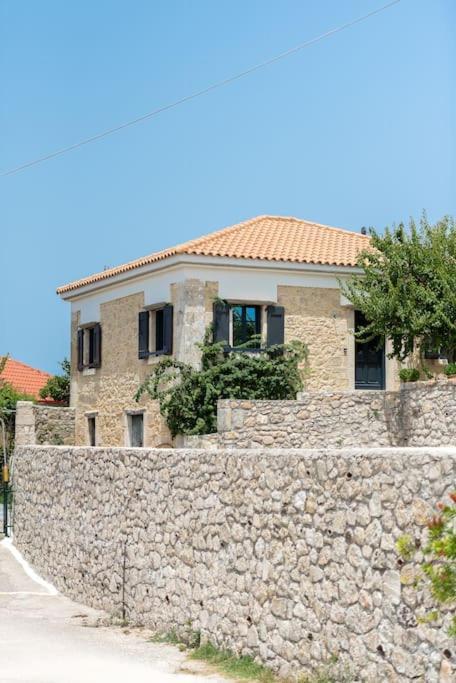 Villa Aiolia Kondoyenadha ภายนอก รูปภาพ