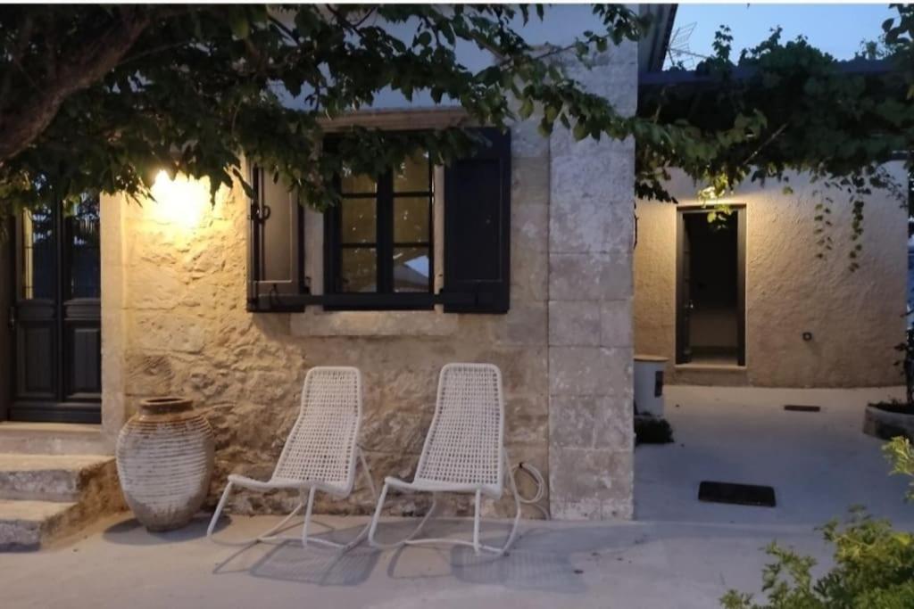 Villa Aiolia Kondoyenadha ภายนอก รูปภาพ