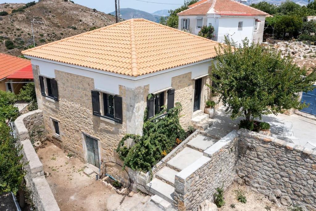 Villa Aiolia Kondoyenadha ภายนอก รูปภาพ