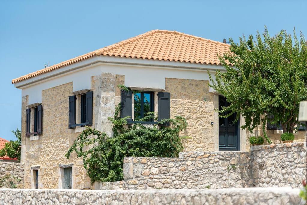 Villa Aiolia Kondoyenadha ภายนอก รูปภาพ