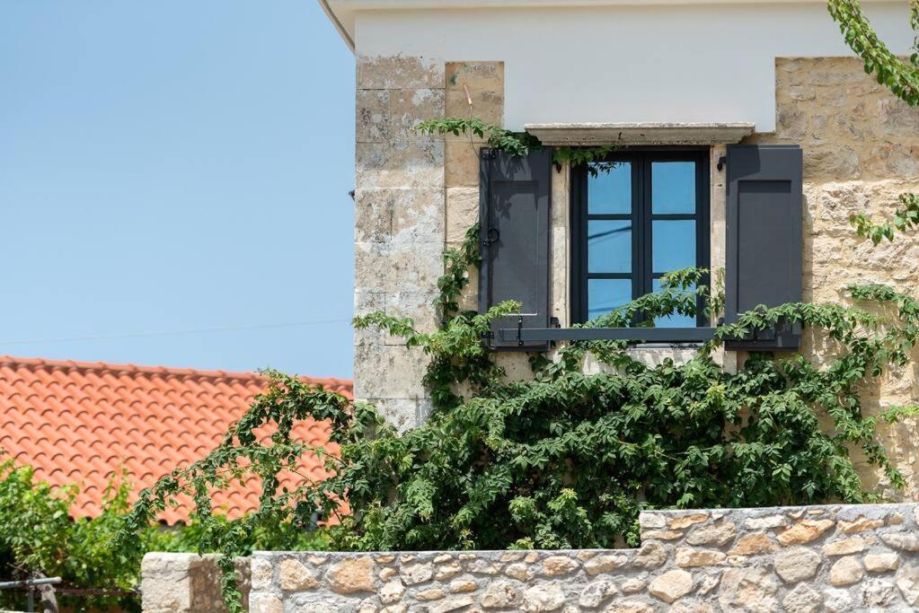 Villa Aiolia Kondoyenadha ภายนอก รูปภาพ